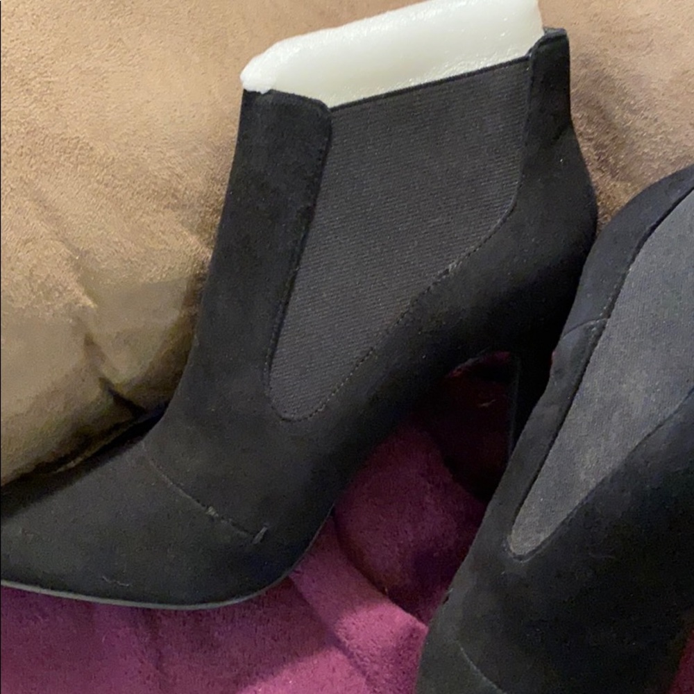 Shoes - Picture 2 of 4